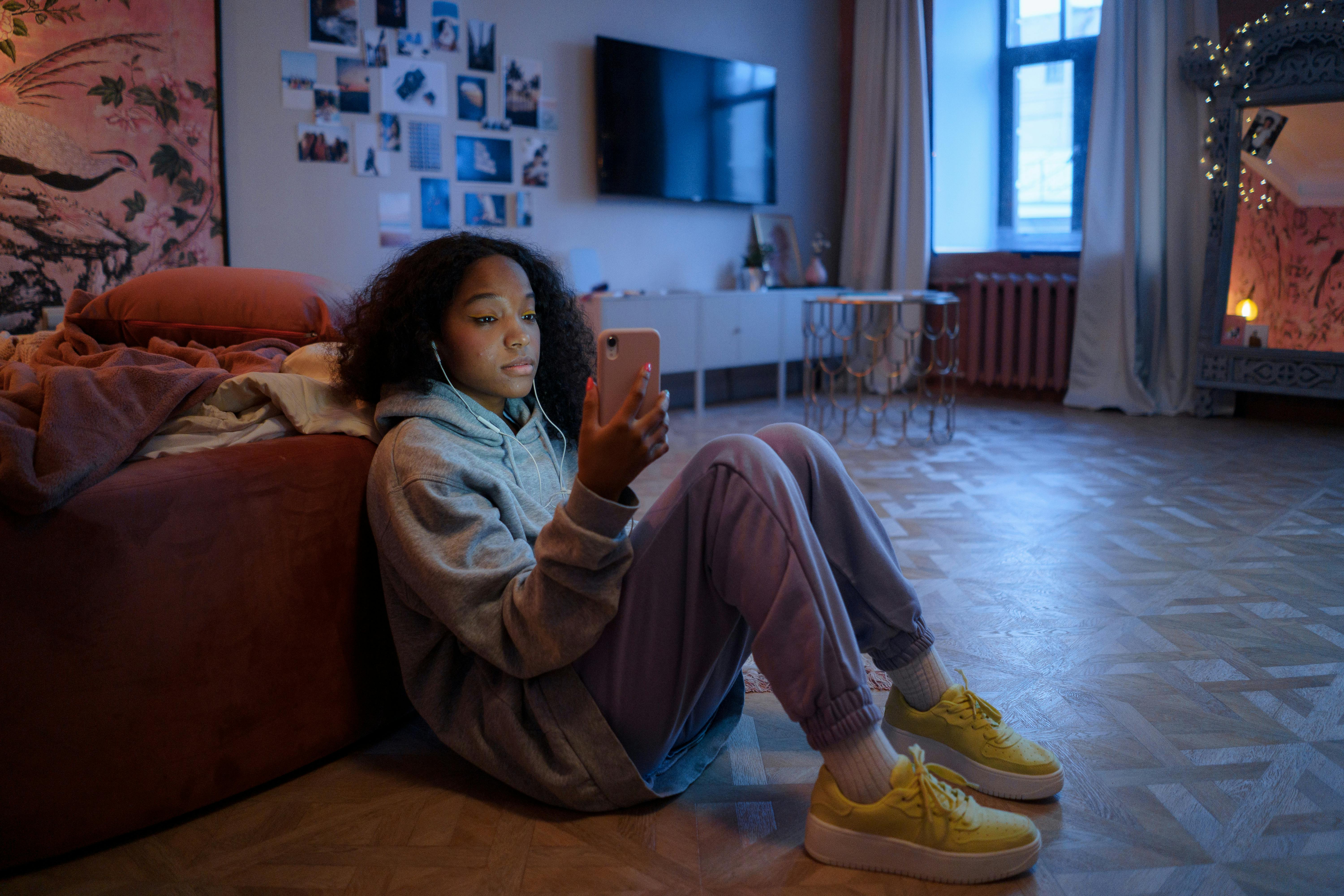 how to find a teen therapist social media addiction
